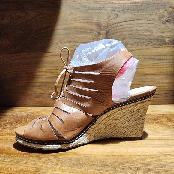 CIRCA JOAN & DAVID Tan Caged Laced Leather Wedge Heeled Esp… - Picture 6 of 6